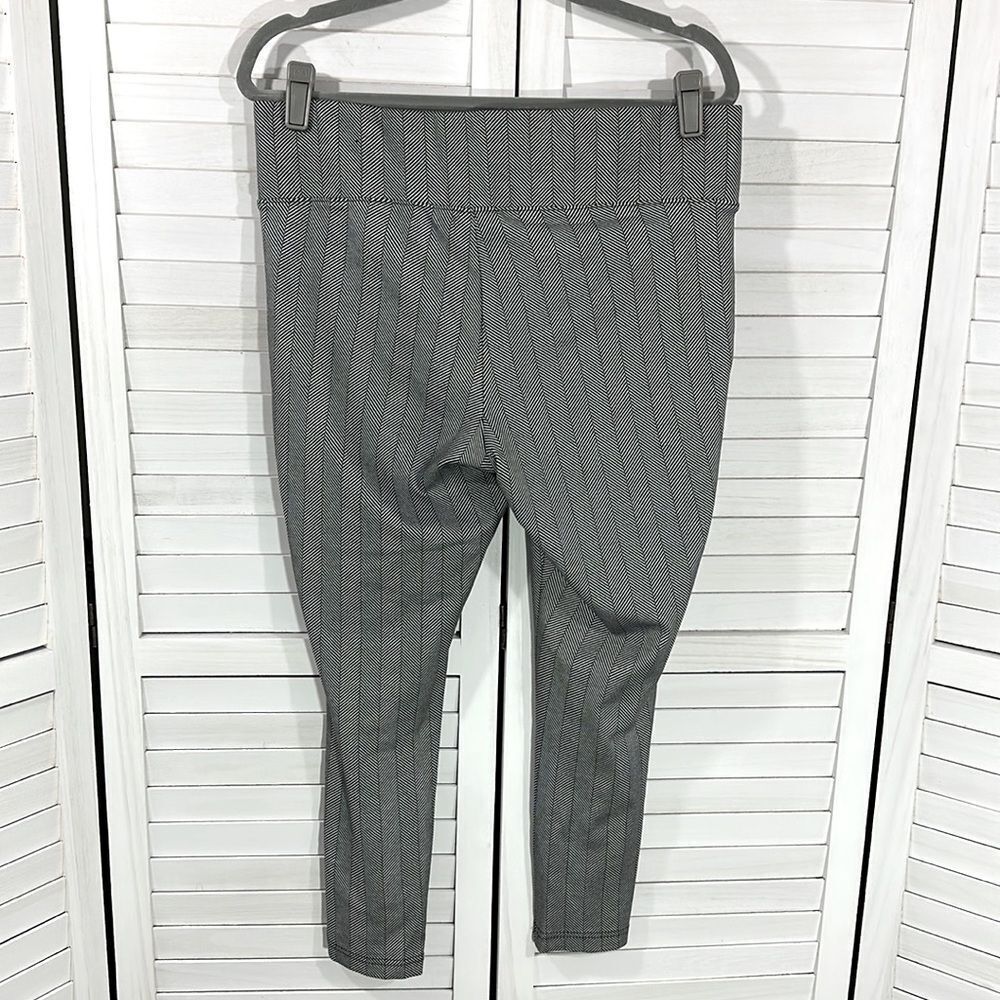 Torrid Studio Slim Fix Pixie Pants Size 0 Large  Ponte Herringbone Bone NWOT - Picture 8 of 13
